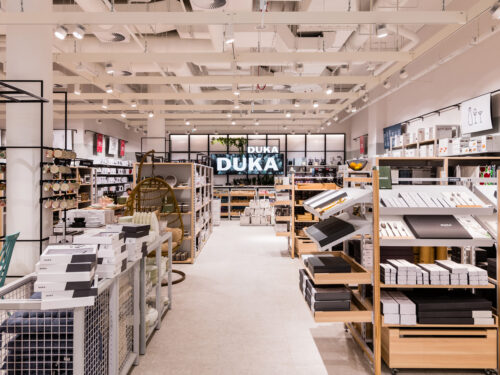 Kompleksowe wyposażenie sklepów: Kluczowe elementy i rozwiązania