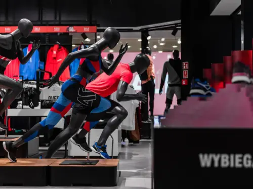 Meble do sklepu sportowego – funkcjonalność i estetyka w jednym